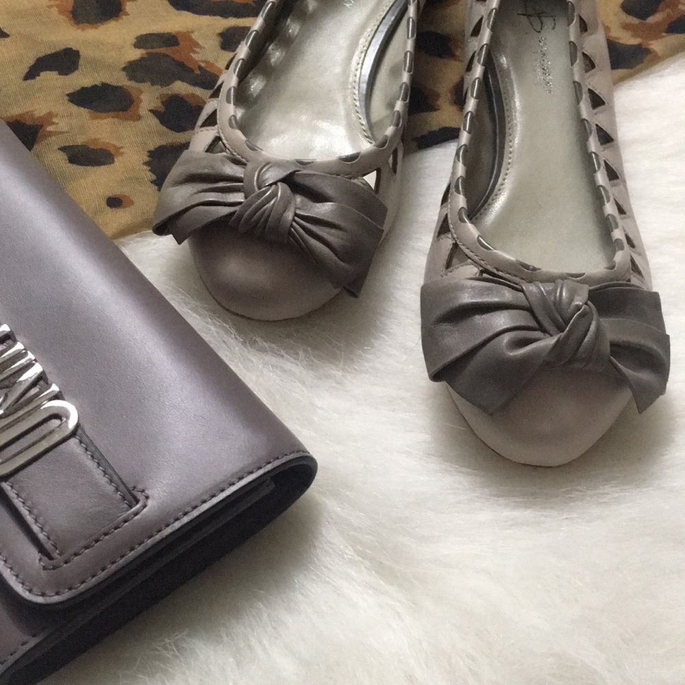 B.Makowsky Shoes, Size 6 - Picture 4 of 8
